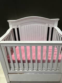 Baby cot with two free bedding sets suitable for 0-5yrs