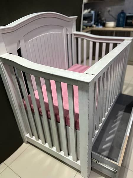 Baby cot  suitable for 0-5yrs 1