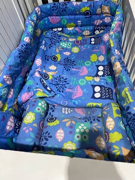 Baby cot  suitable for 0-5yrs 3