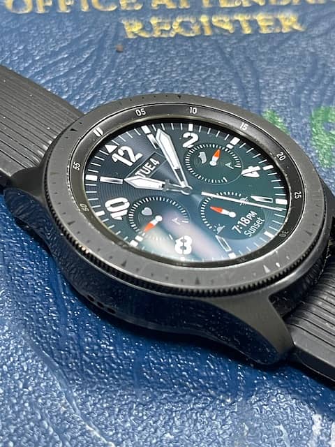 Samsung Galaxy Watch 4 (42 mm) , metal bezel Gear S4 (SM-R810) Wifi 0