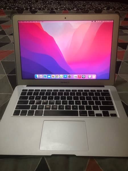 Mint condition MacBook Air 2017 4