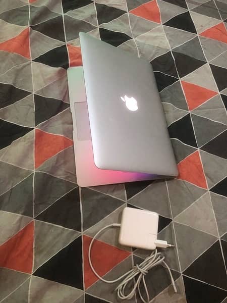 Mint condition MacBook Air 2017 8