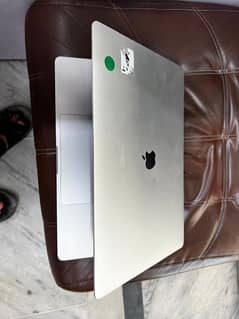 macbook pro air i5 i7 i9 M1 M2 M3