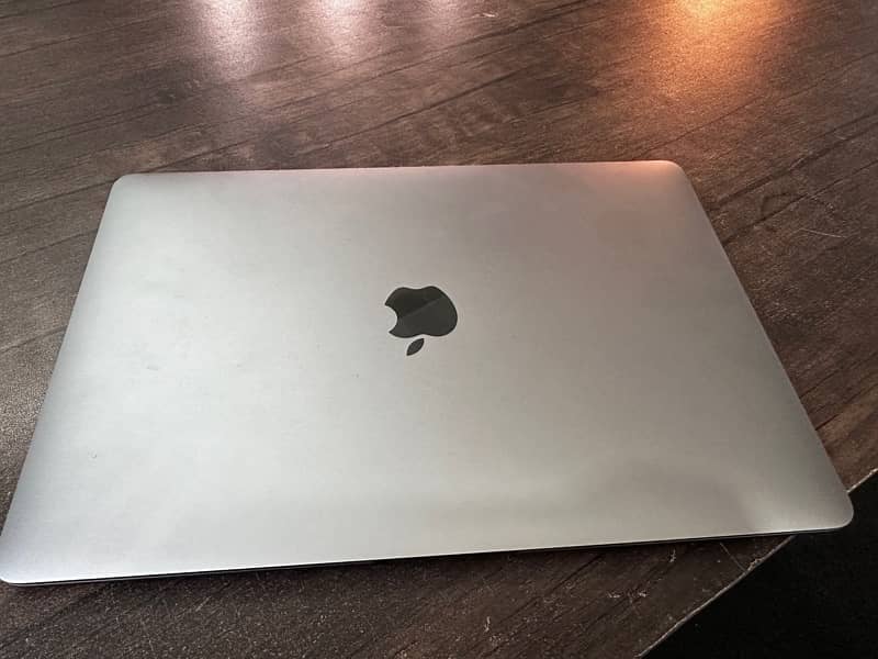 MacBook  air 2018 ratina  display 2