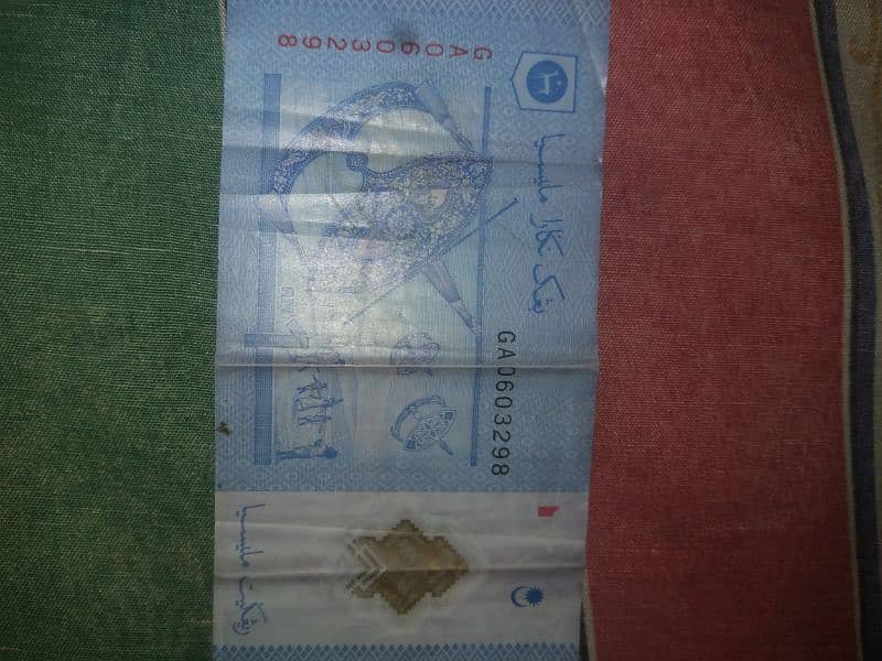 Currency notes of different types Old types or other countries curency 4