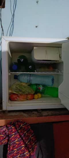 s. g  mini fridge