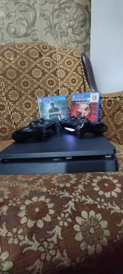 PS4 Slim 500GB, 2 Controllers + Teeken 7 and Uncharted 4