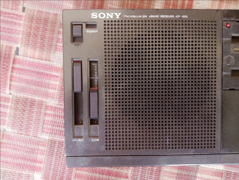 Sony 4 Band Radio, Working, Number Dial Missing 2