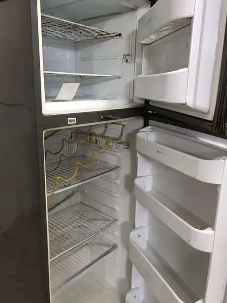 selling my Dawlance fridge and freezer 0