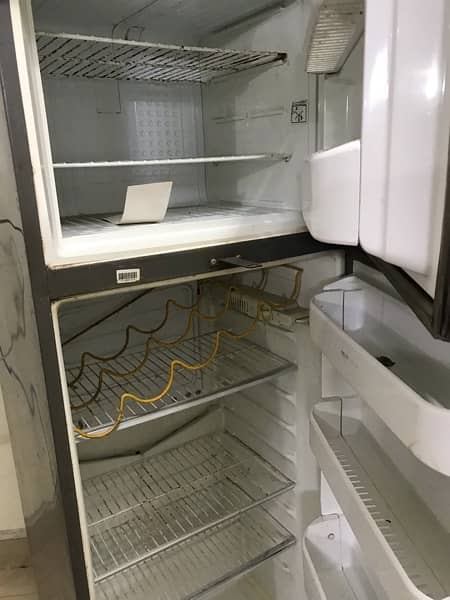 selling my Dawlance fridge and freezer 3