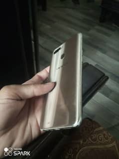Oppo A7 Phone and box