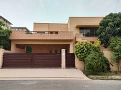 17 Marla 5 Bed Corner House on Hot Location available for Rent In Askari 10 Lahore