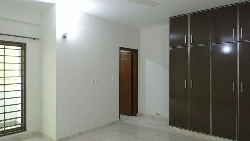 10 Marla 3 Bed Flat For Rent In Askari 11 Lahore 16