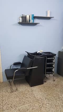 Saloon parlor use shampoo chair in new condition.