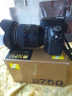 DSLR Nikon 750D camera