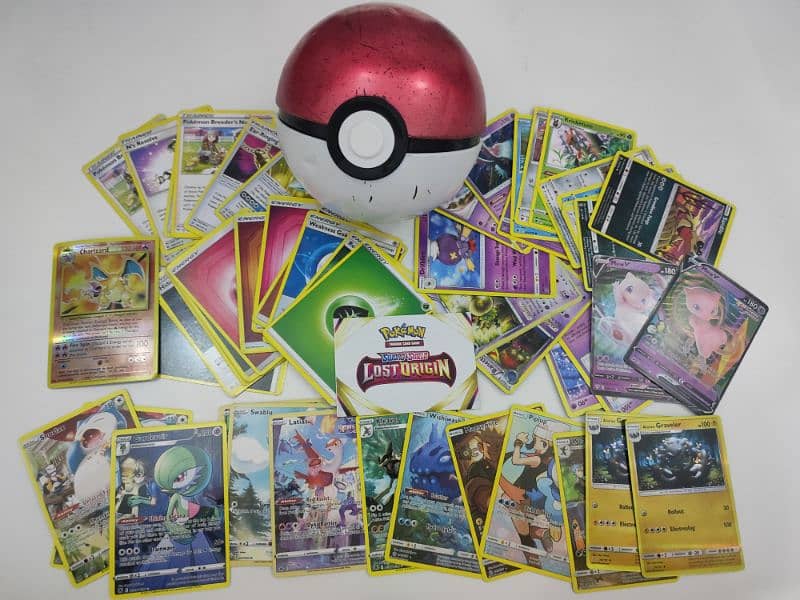 Pokémon cards with tin Pokéball 0