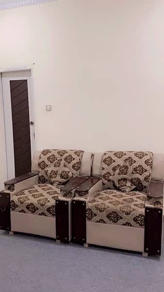 5 seater sofa (urgent sale) 0