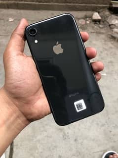 iphone xr 64gb nonpta   with box and 4 month sim time available