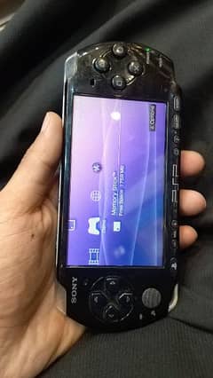 PSP 3004 IN EXCELLENT CONDITION with charger bag 2gb (urgent base)