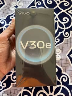 VIVO V30e box pack