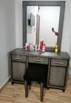 Dressing Table & Puffy with Mirror