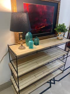 Beautiful Shelf to Enhance your Home