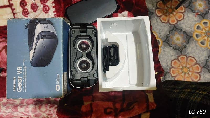 Oculus Gear Sumsung VR with Headset Belt and Box 1