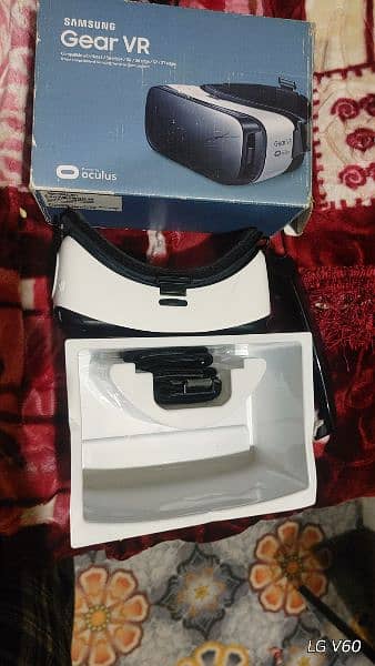 Oculus Gear Sumsung VR with Headset Belt and Box 2