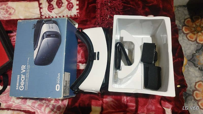 Oculus Gear Sumsung VR with Headset Belt and Box 4