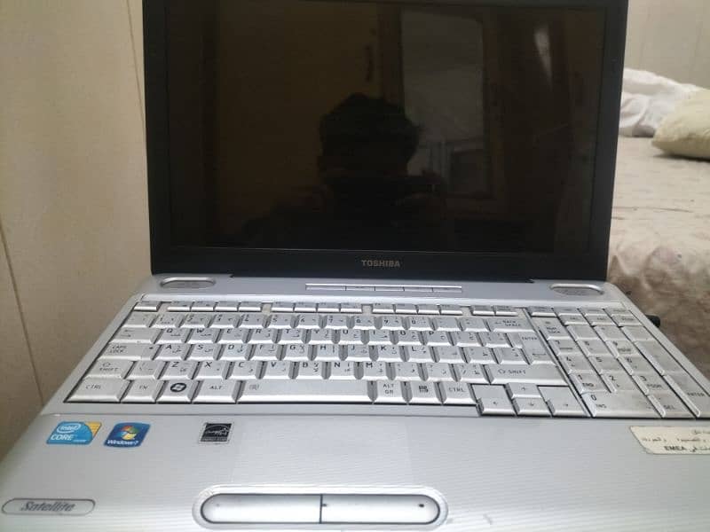 Toshiba core i3 laptop 8GB ram 2