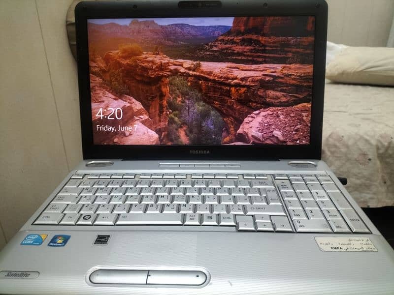 Toshiba core i3 laptop 8GB ram 5