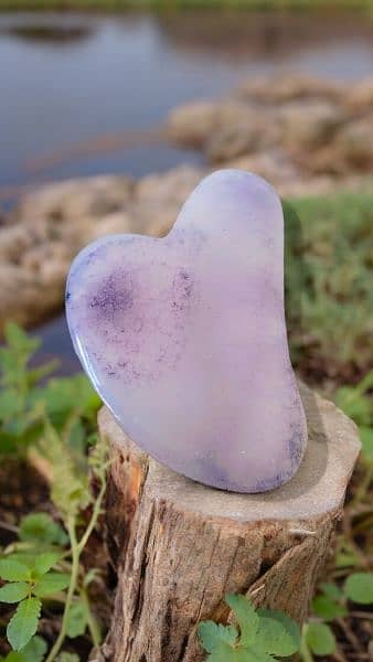 Transform your skincare ritual with Our Quartz Rose Gua Sha ͙ 7