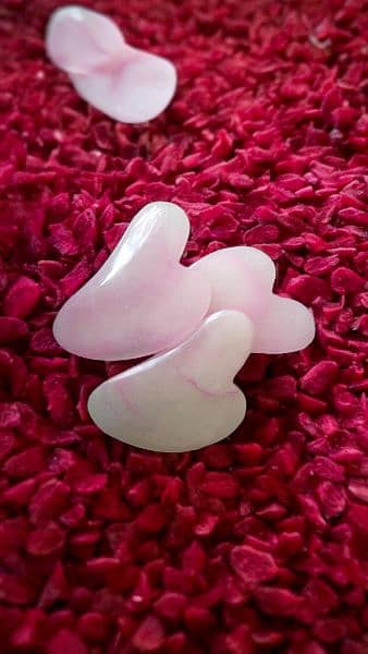 Transform your skincare ritual with Our Quartz Rose Gua Sha ͙ 9