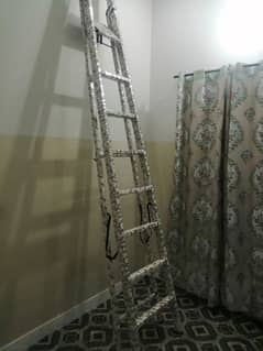 New folding ladder