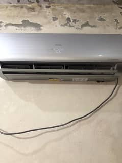 orignal gas 1 ton dc invertar 5 mint ma room chil condition 10 by 10