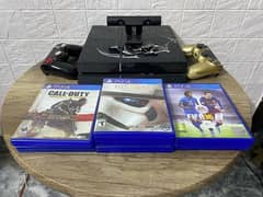 PS4 (2 controllers 1 camera and 7 games)