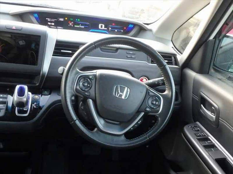 Honda Freed. hybrid  exchange possible with Honda vezel 2018/  2024 l 4