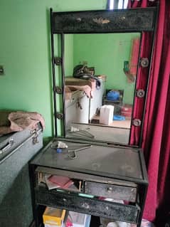 iron Dressing Table