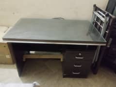 computer table with mirror
