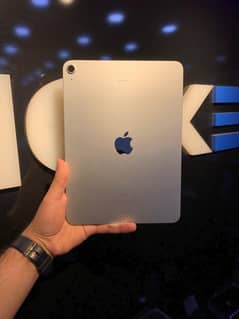 iPad Air 4th Generation 64GB 10/10 With Complete Box