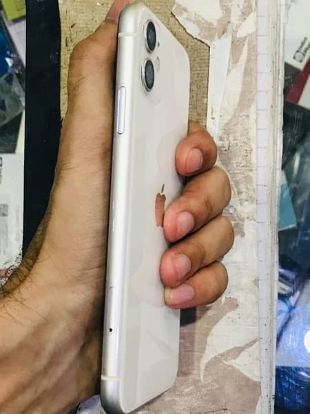 Iphone 11 256 GB PTA Approved complete Box 3