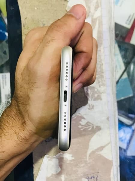 Iphone 11 256 GB PTA Approved complete Box 4
