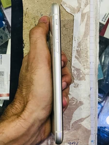 Iphone 11 256 GB PTA Approved complete Box 5