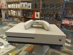 Xbox one s 1tb complete box with warranty can be trade with ps4