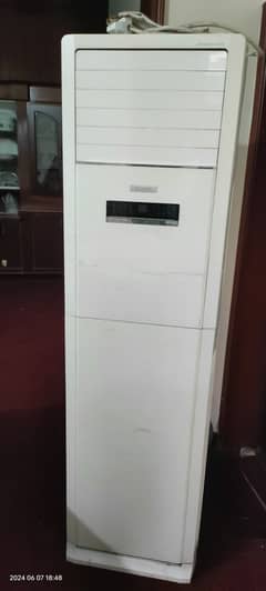 Gree Floor Standing Cabinet AC GF-24FW (9 out of 10 condition)