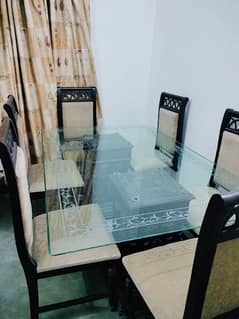 6 seater dining for sale looking like new modern and elegant design