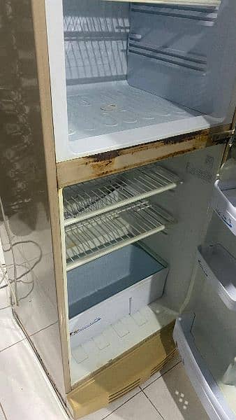 Pel fridge for sell 10