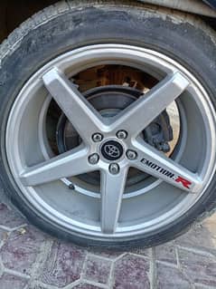 17" Alloy rim with tyre