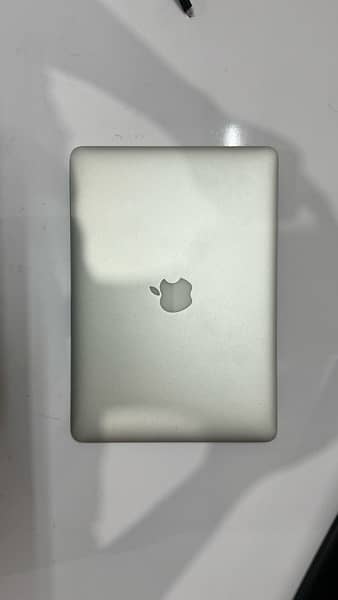 MacBook Air (13-inch, Mid 2013) 2
