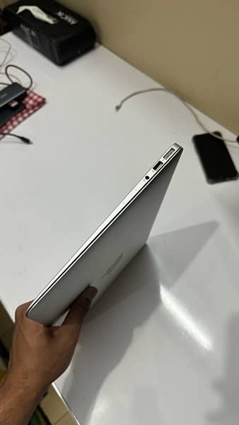 MacBook Air (13-inch, Mid 2013) 3